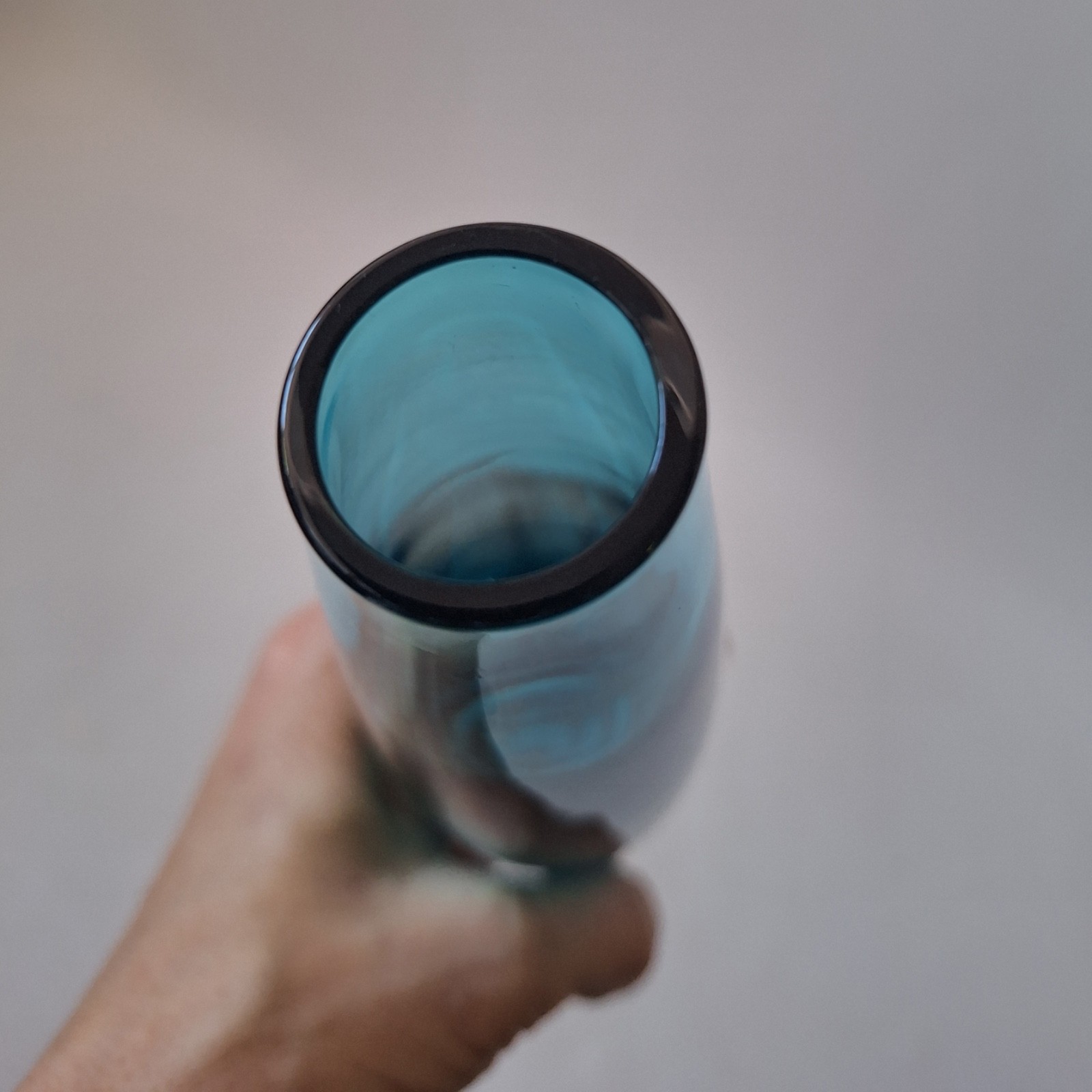 Vintage art glass bud vase Scandinavian Aseda style Teal kingfisher blue torpe - Image 4