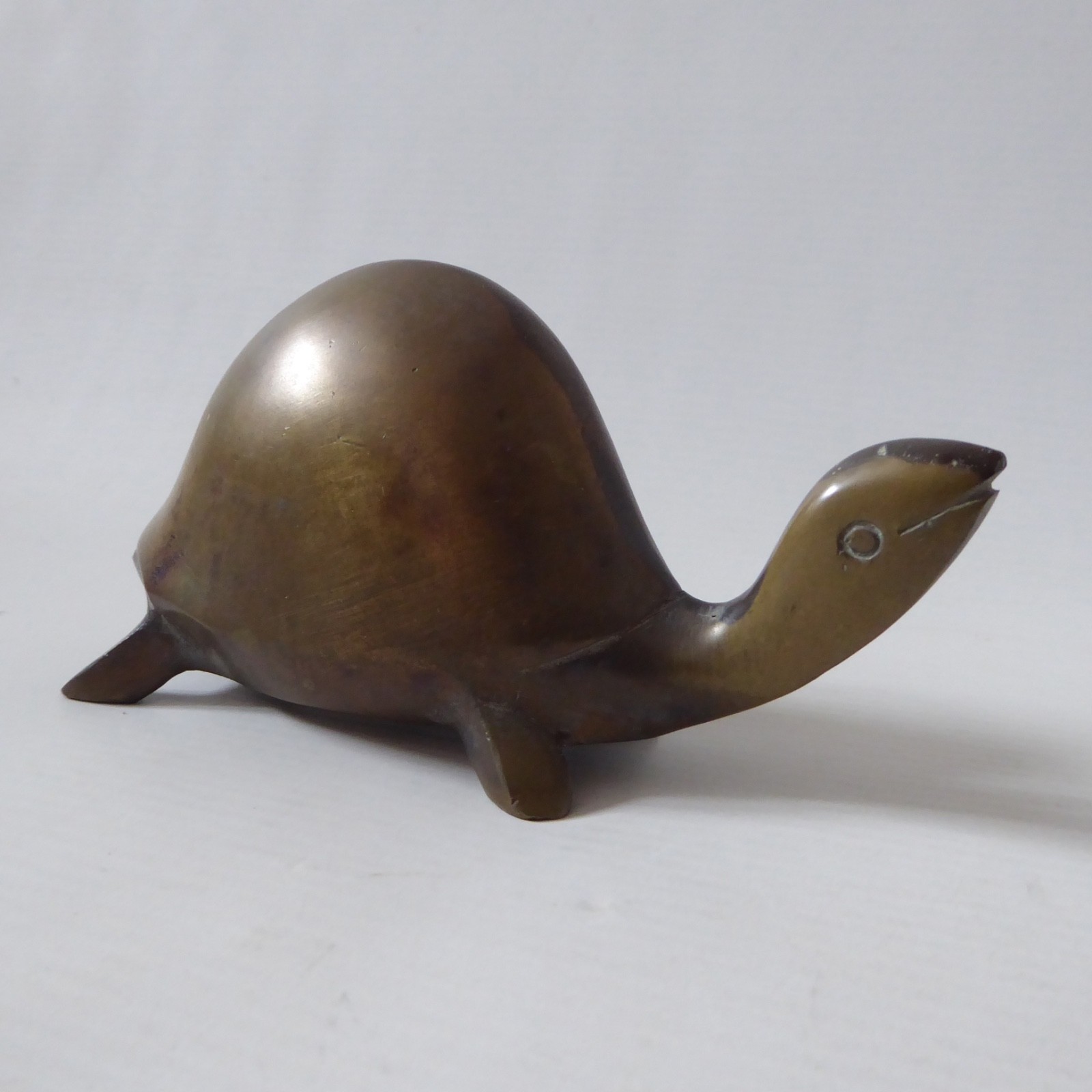Vintage brass tortoise, minimal retro metal figure. Sculpture ornament, turtle - Image 3
