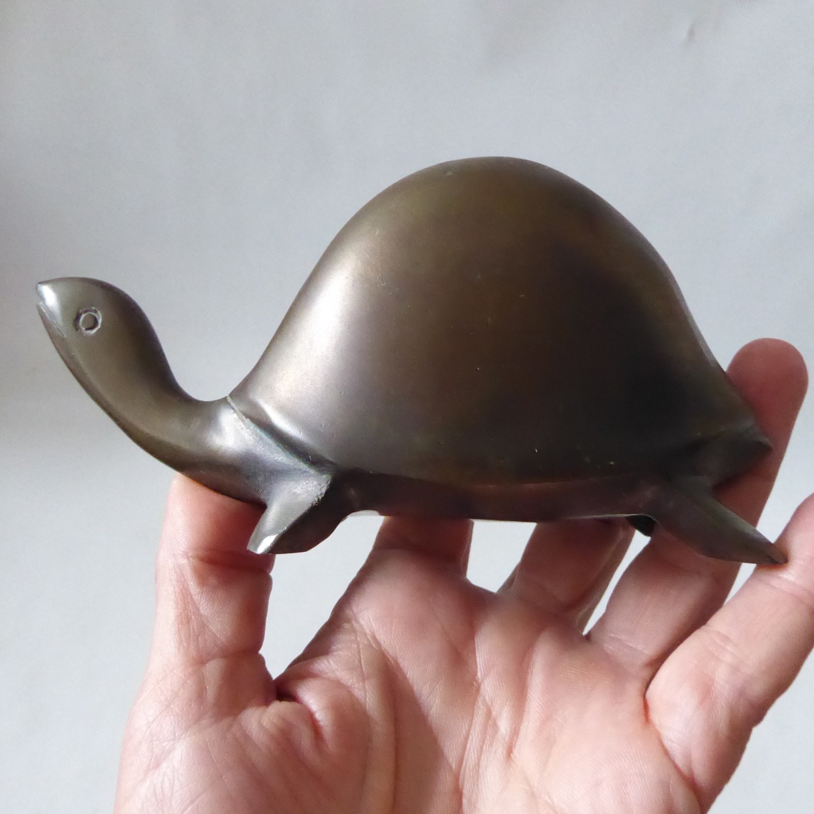 Vintage brass tortoise, minimal retro metal figure. Sculpture ornament, turtle - Image 5