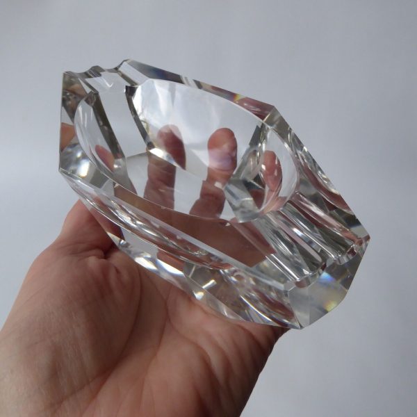 Vintage modernist art glass crystal ashtray bowl. Art Deco style faceted clear - Image 3