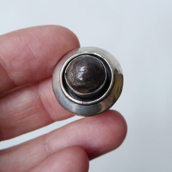 Vintage sterling 925 silver ring + grey gemstone. Chunky round modernist, Size M - Image 11