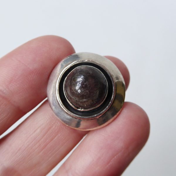Vintage sterling 925 silver ring + grey gemstone. Chunky round modernist, Size M - Image 12
