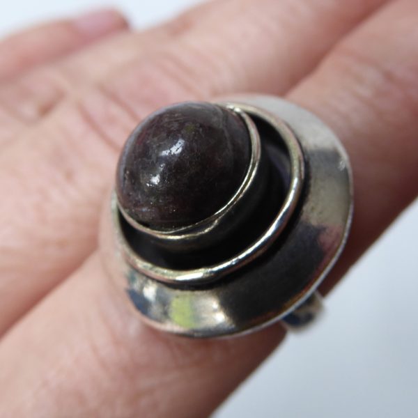 Vintage sterling 925 silver ring + grey gemstone. Chunky round modernist, Size M - Image 13