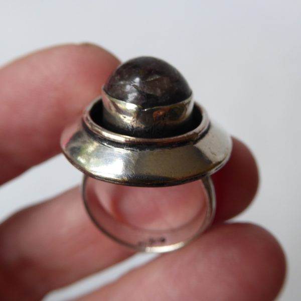 Vintage sterling 925 silver ring + grey gemstone. Chunky round modernist, Size M - Image 14