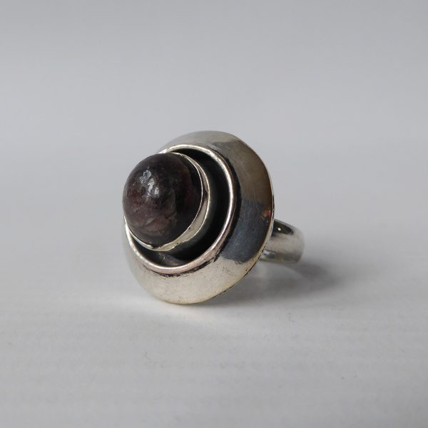Vintage sterling 925 silver ring + grey gemstone. Chunky round modernist, Size M - Image 3
