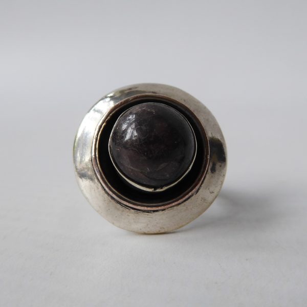 Vintage sterling 925 silver ring + grey gemstone. Chunky round modernist, Size M - Image 4