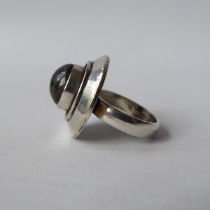 Vintage sterling 925 silver ring + grey gemstone. Chunky round modernist, Size M