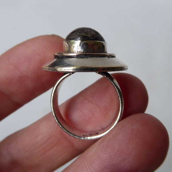 Vintage sterling 925 silver ring + grey gemstone. Chunky round modernist, Size M - Image 7