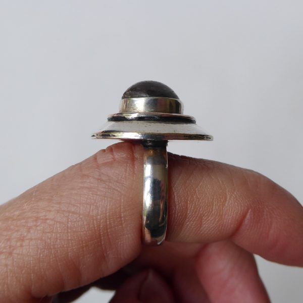 Vintage sterling 925 silver ring + grey gemstone. Chunky round modernist, Size M - Image 8