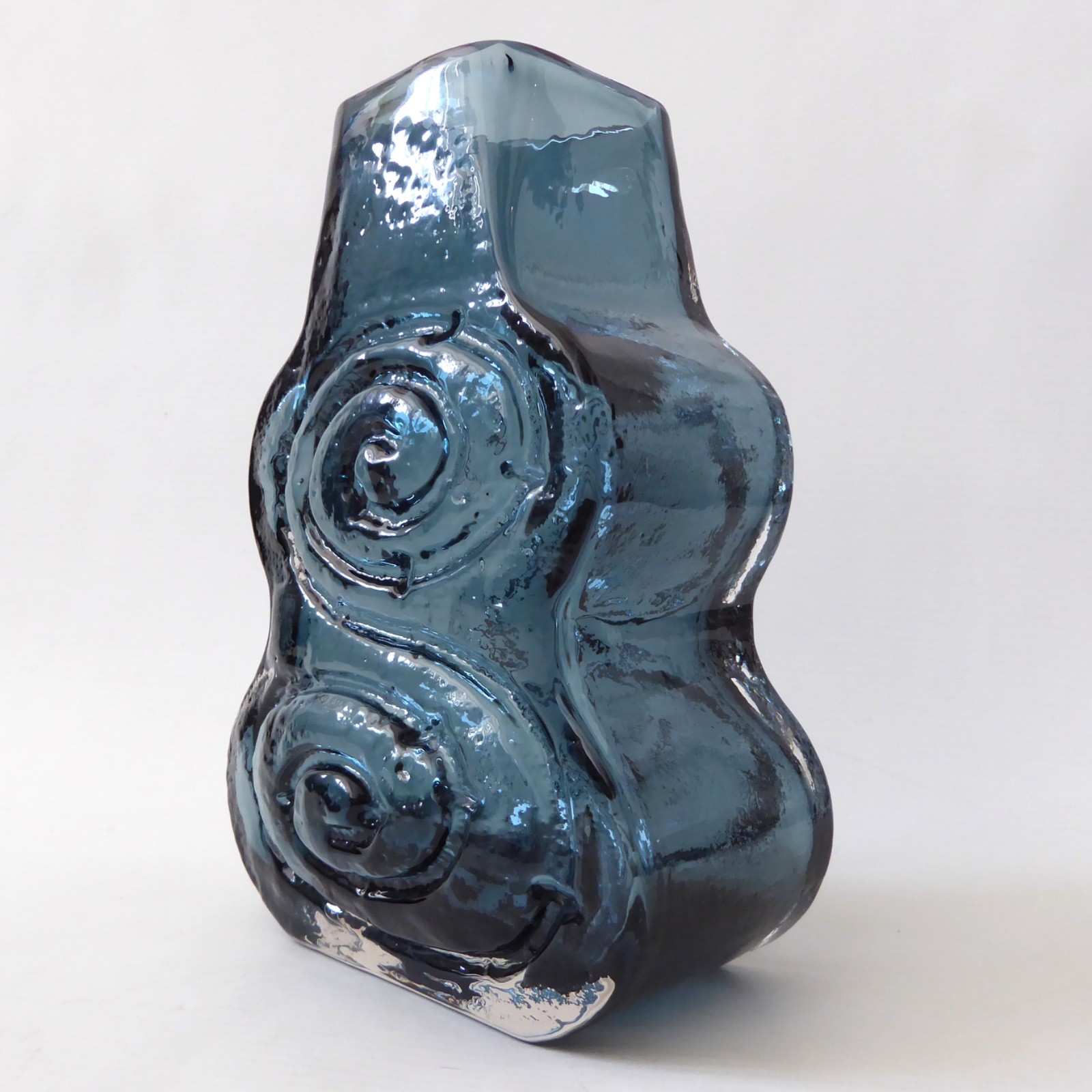 Whitefriars Glass 9675, Indigo Cello art glass vase, Geoffrey Baxter vintage 60s - Image 3