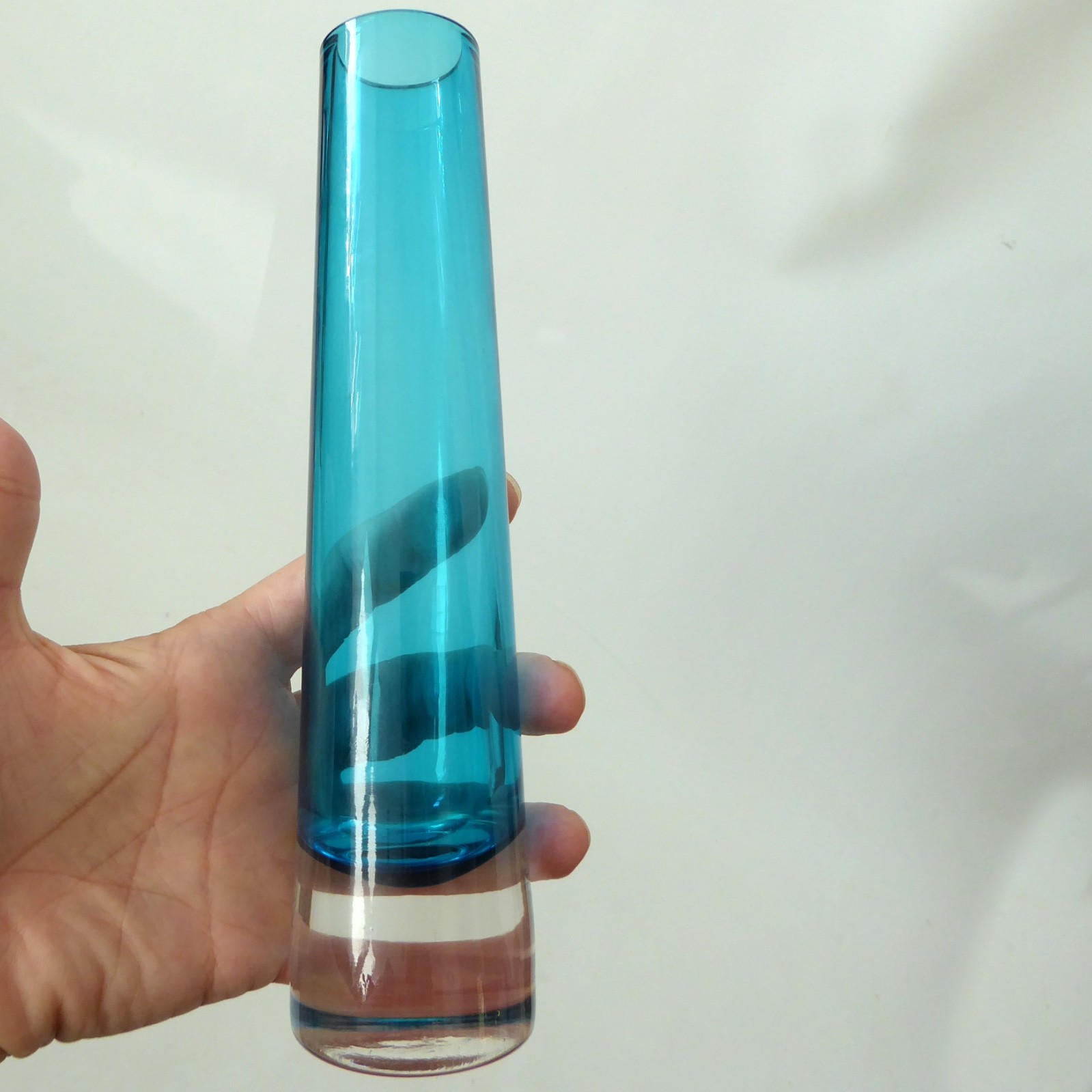 Whitefriars kingfisher blue tapered chimney art glass bud vase 9655, 8". Vintage - Image 3