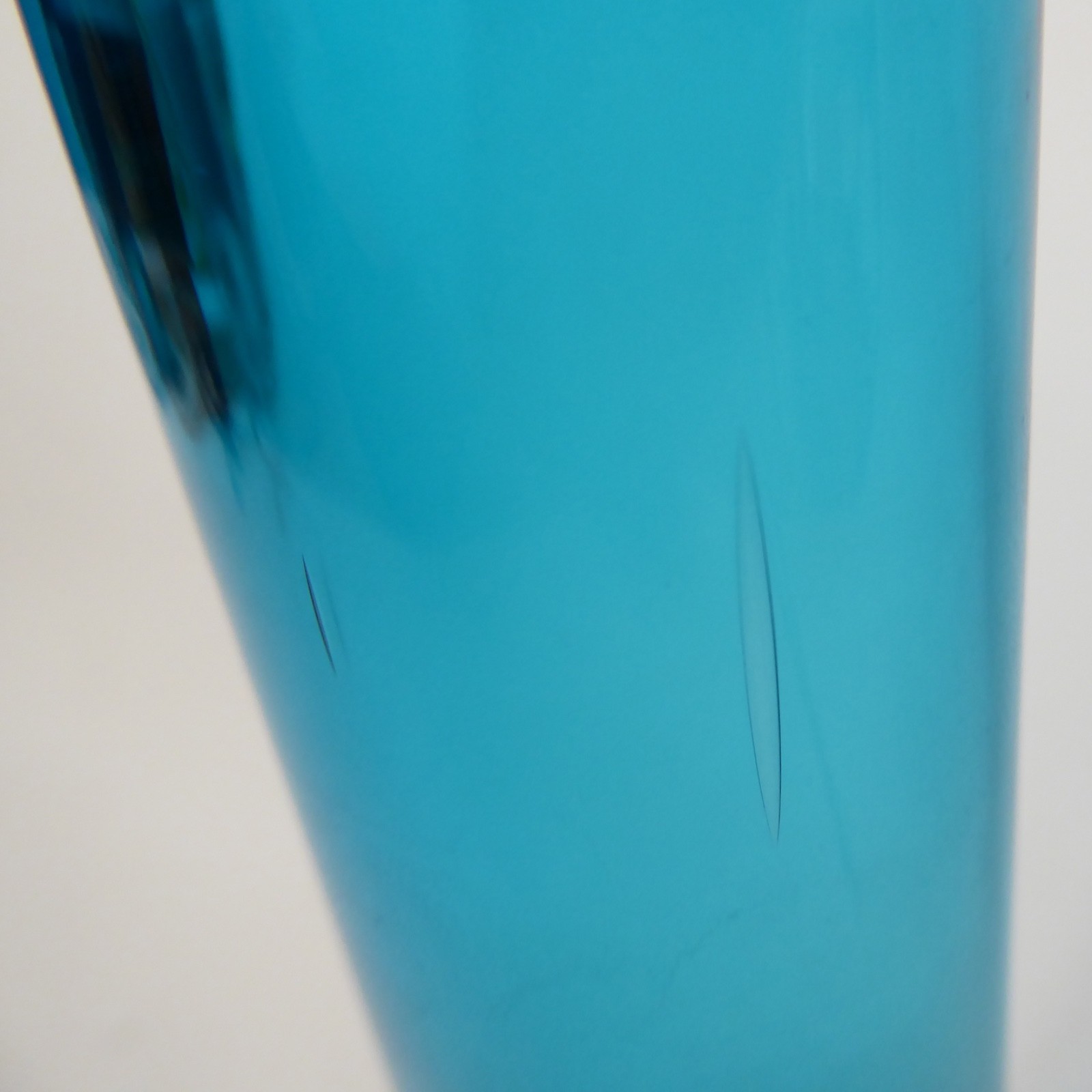 Whitefriars kingfisher blue tapered chimney art glass bud vase 9655, 8". Vintage - Image 8