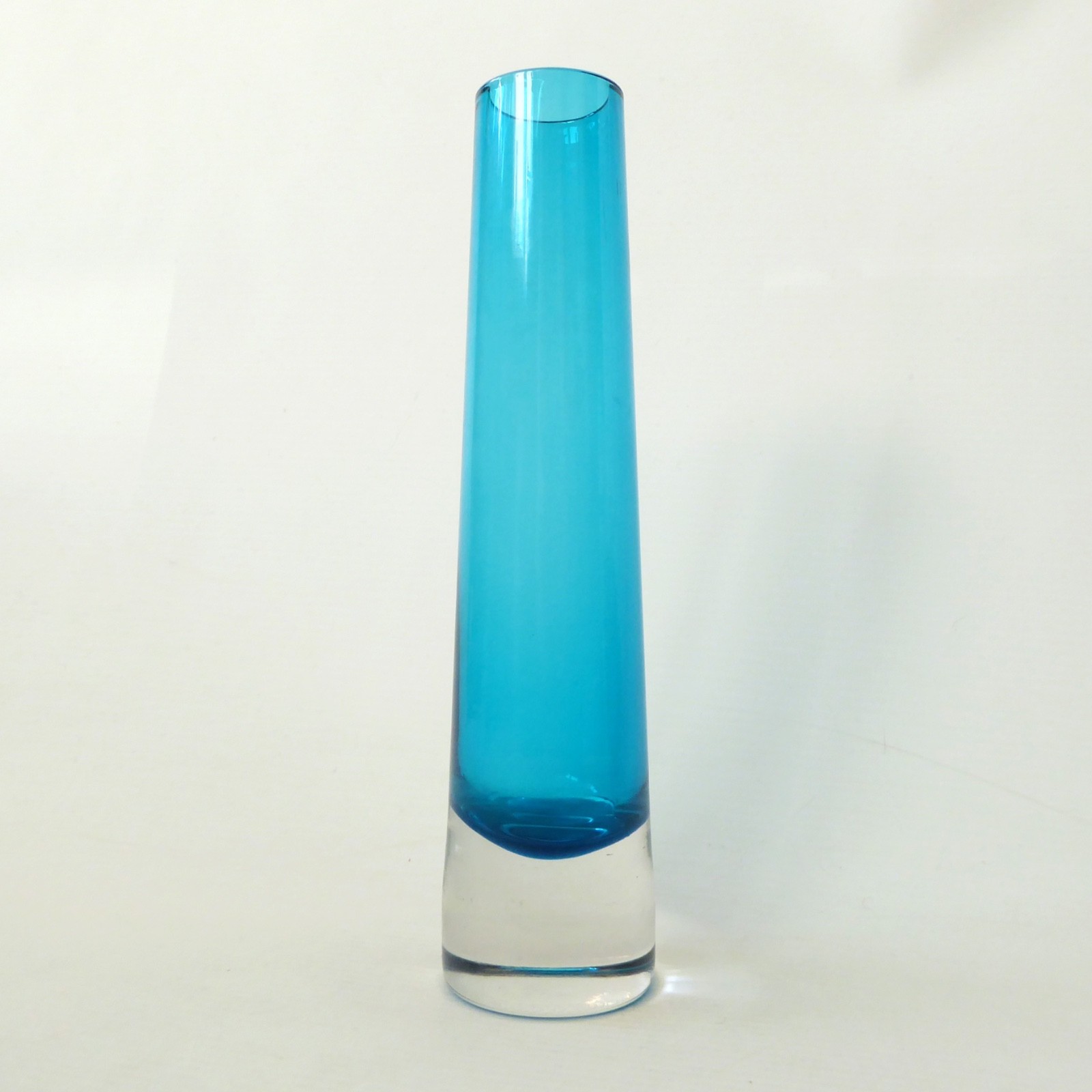 Whitefriars kingfisher blue tapered chimney art glass bud vase 9655, 8". Vintage