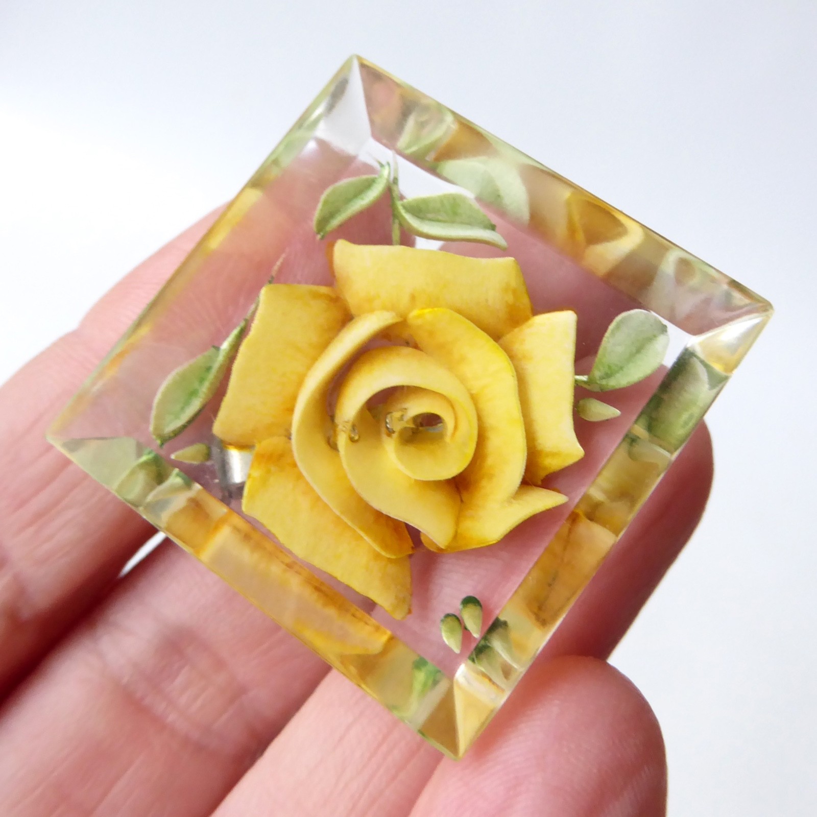 1950s reverse carved lucite perspex brooch yellow rose flower vintage square cut - Image 4