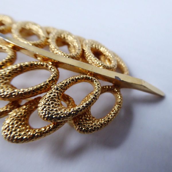 1960s gold-tone large leaf vintage brooch, abstract textured retro costume jewel - Image 12