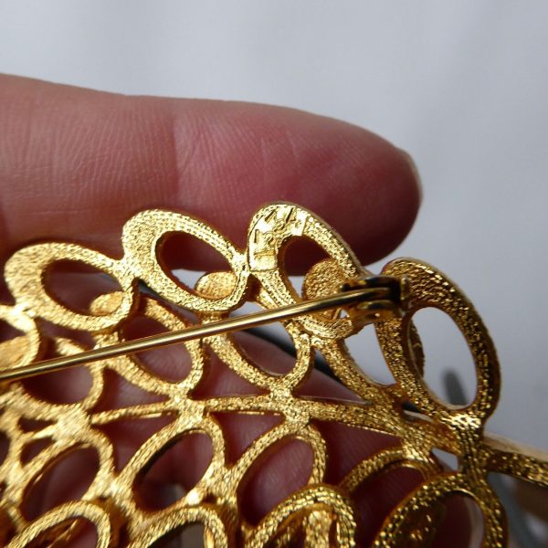 1960s gold-tone large leaf vintage brooch, abstract textured retro costume jewel - Image 15
