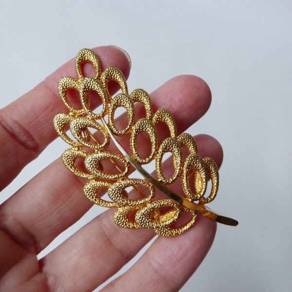 1960s gold-tone large leaf vintage brooch, abstract textured retro costume jewel - Image 3