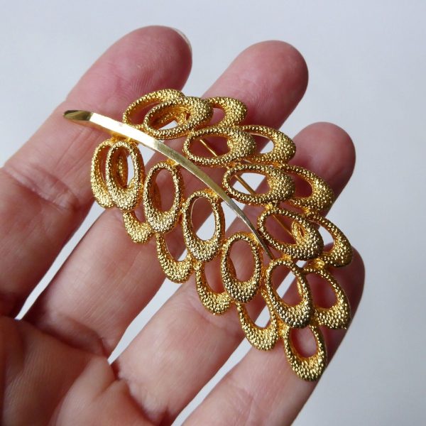 1960s gold-tone large leaf vintage brooch, abstract textured retro costume jewel - Image 8