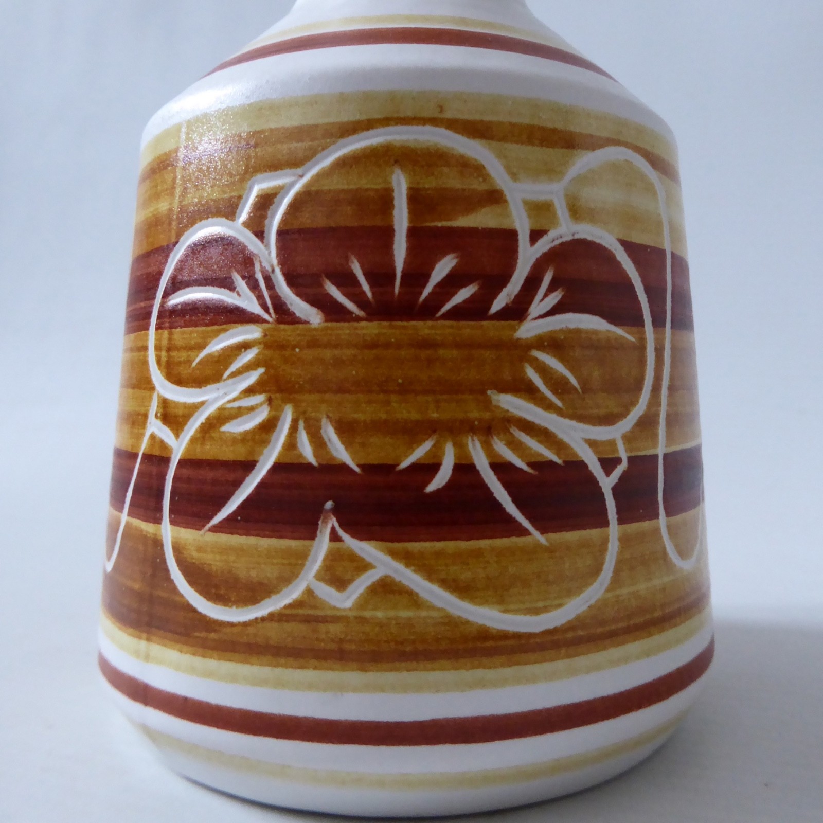 Cinque Ports Pottery the Monastery Rye, ceramic flower sgraffito vase vintage - Image 2