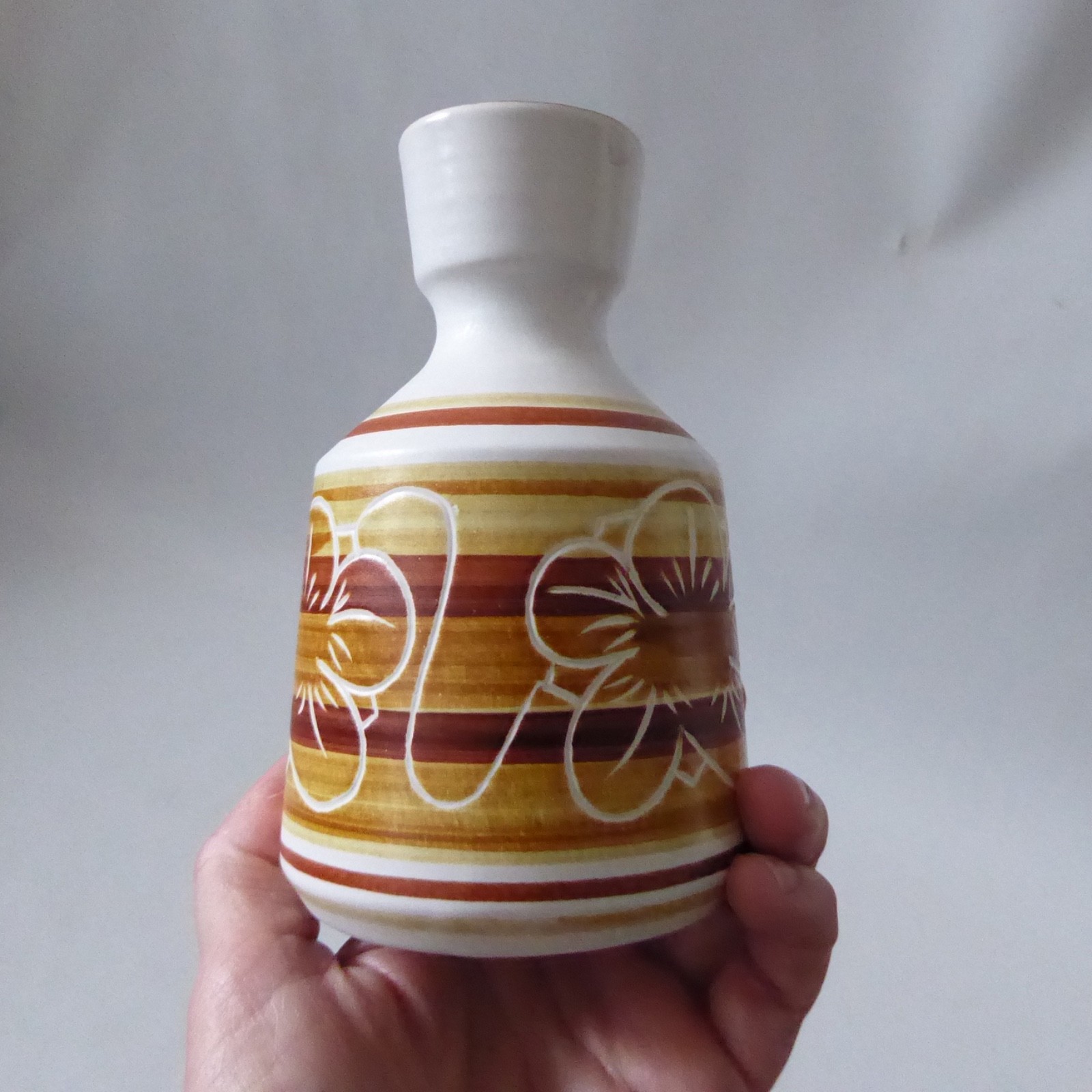 Cinque Ports Pottery the Monastery Rye, ceramic flower sgraffito vase vintage - Image 3