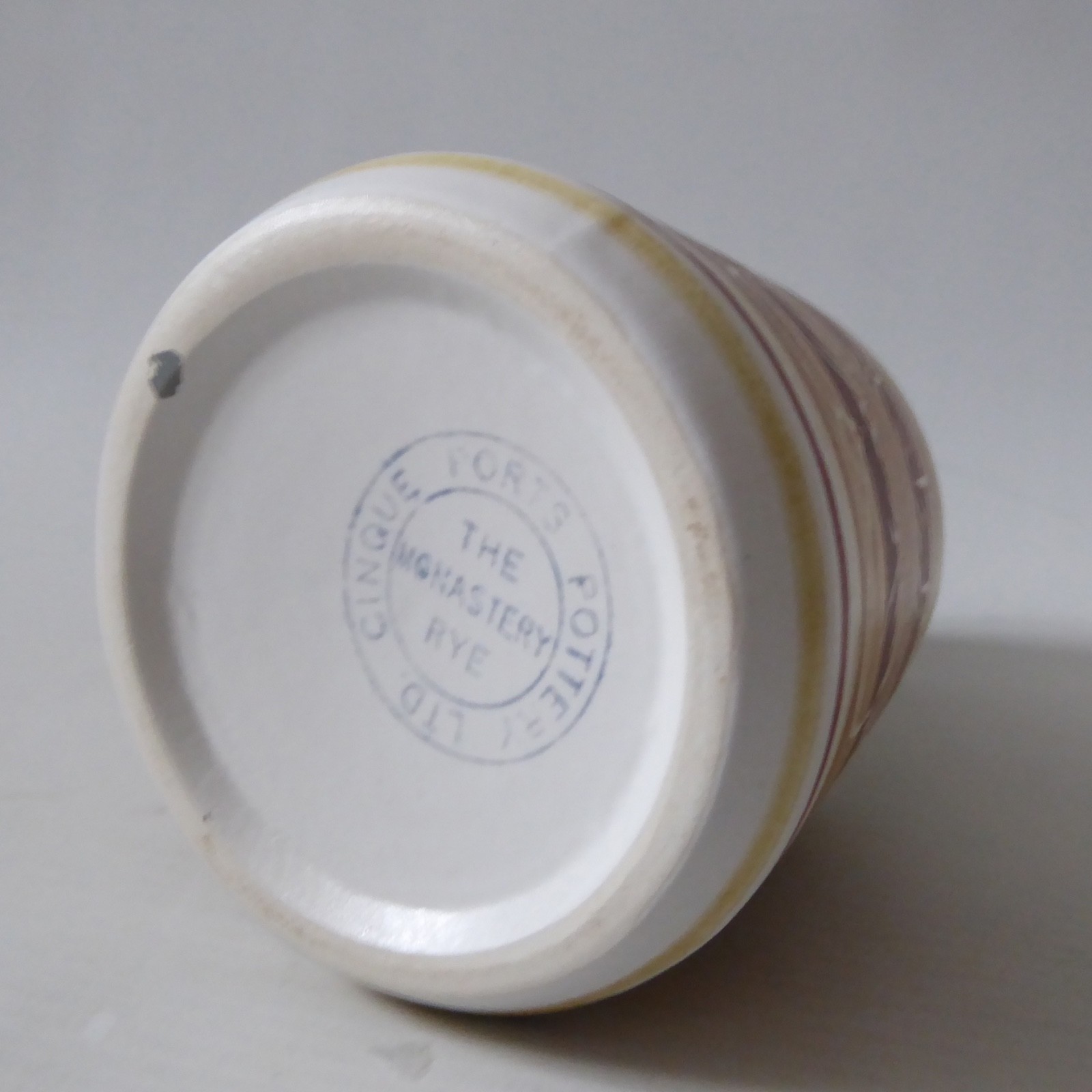 Cinque Ports Pottery the Monastery Rye, ceramic flower sgraffito vase vintage - Image 6