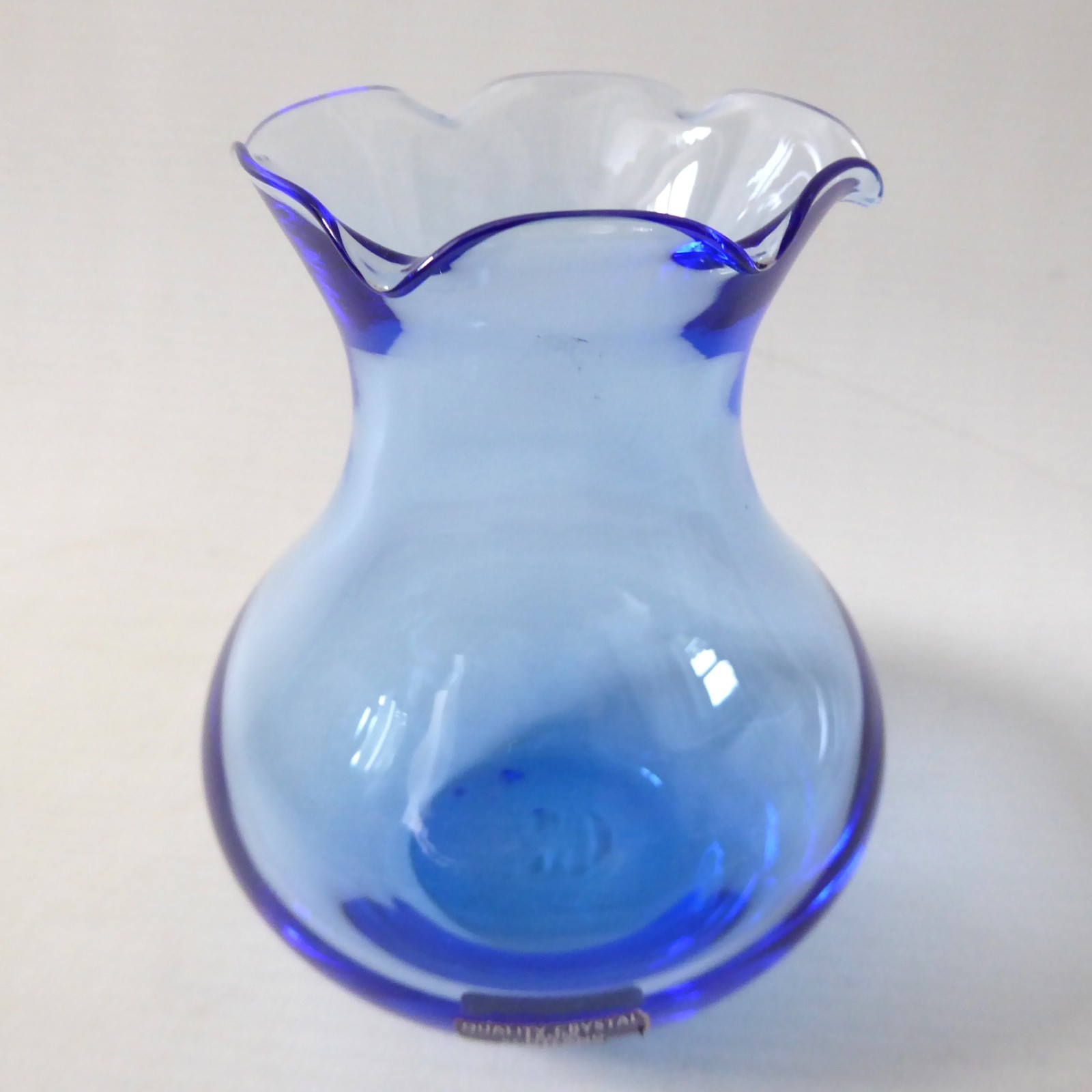 Edinburgh Crystal sky blue ruffle rim small art glass vase, Scottish vintage EC - Image 4