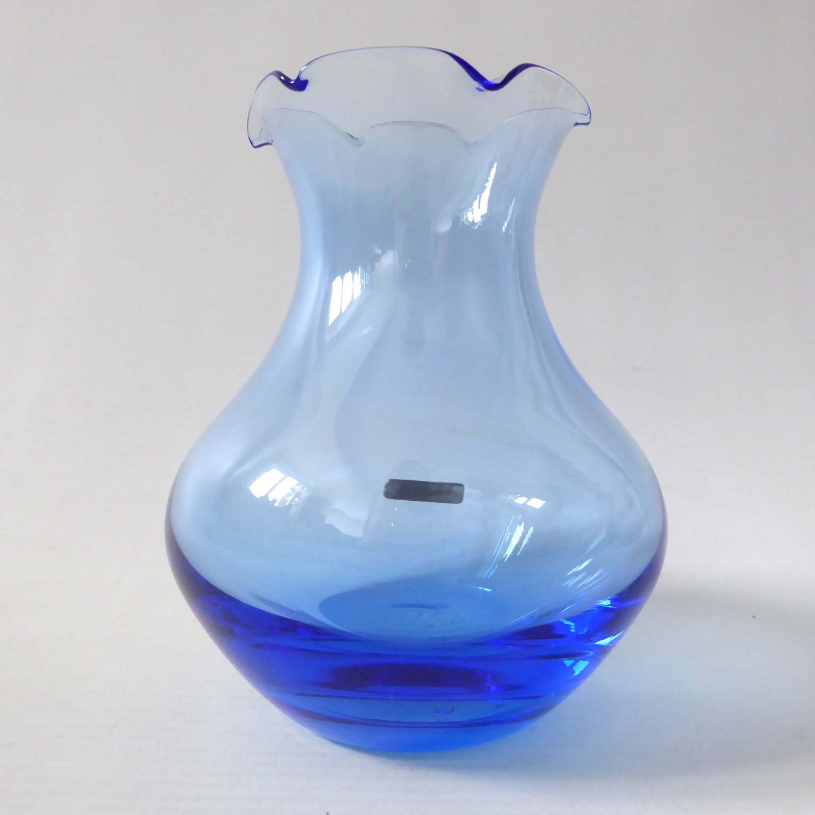 Edinburgh Crystal sky blue ruffle rim small art glass vase, Scottish vintage EC - Image 6