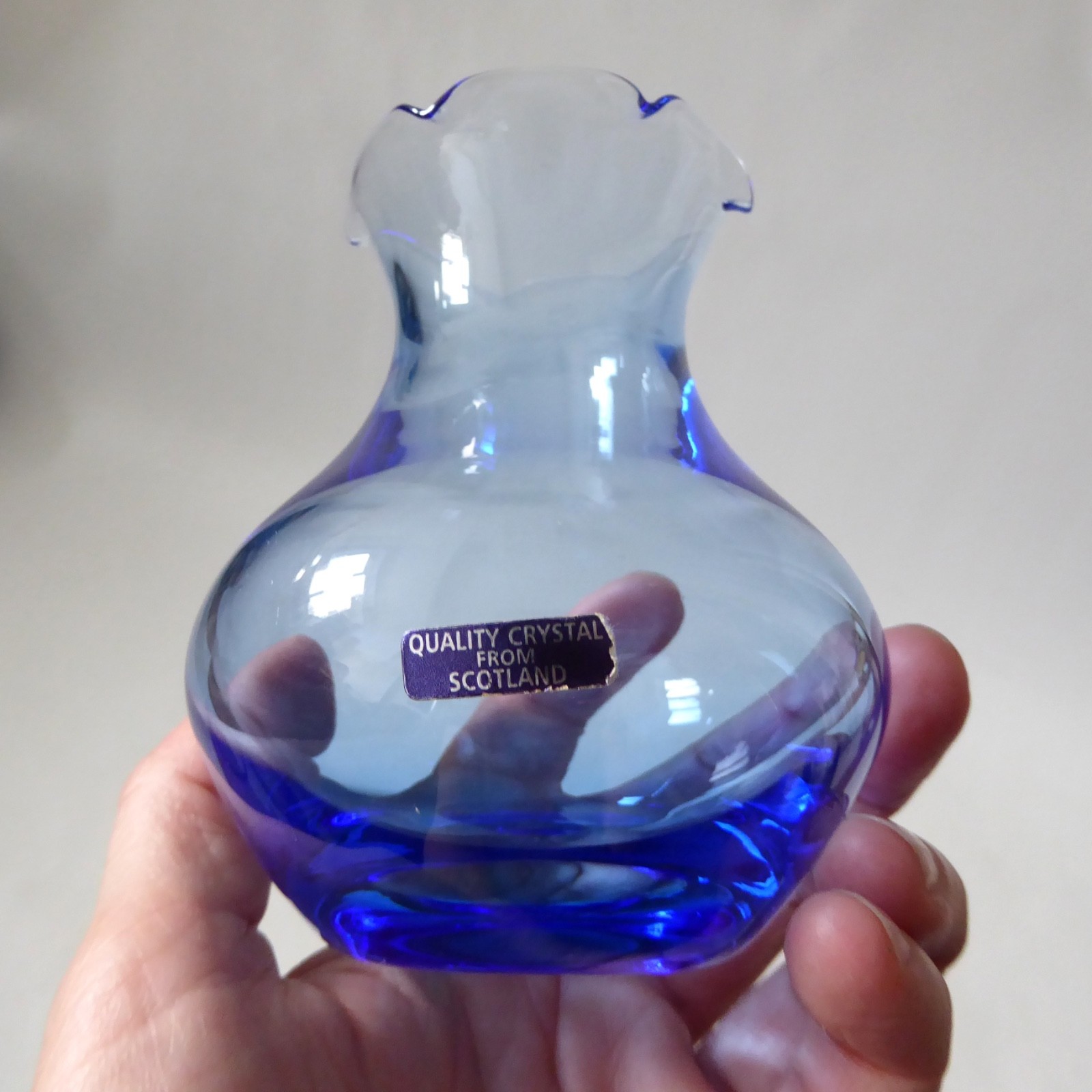 Edinburgh Crystal sky blue ruffle rim small art glass vase, Scottish vintage EC - Image 8