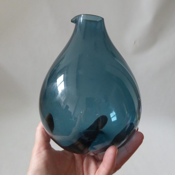 Gullaskruf Kjell Blomberg Blomkulla Swedish glass 16cm bird vase pitcher 1960s vintage - Image 10