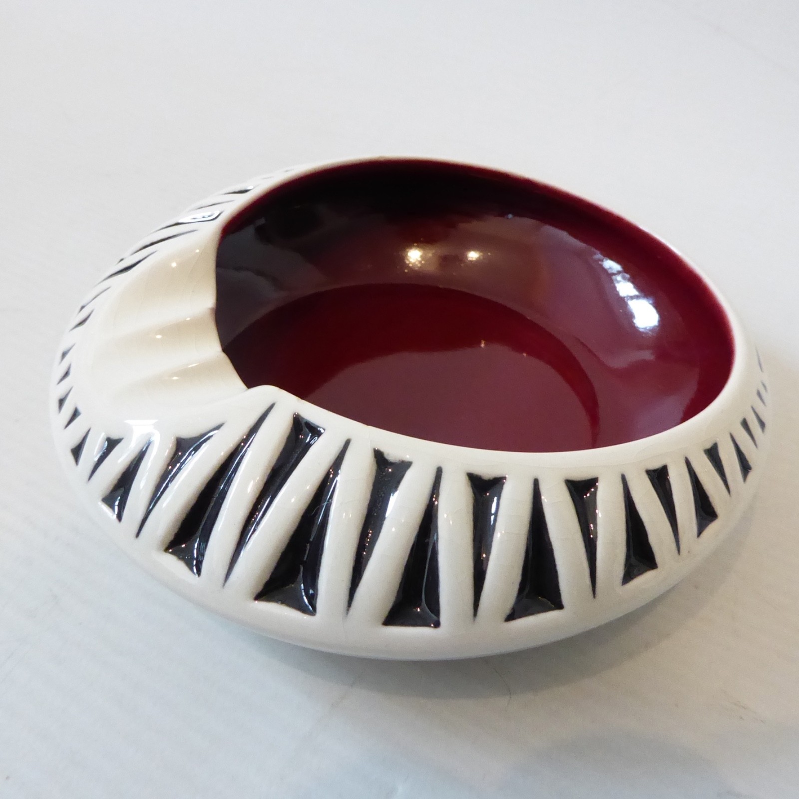 Hornsea Crescent 235 ashtray, black white maroon. 1960-1961 ceramic bowl vintage - Image 11