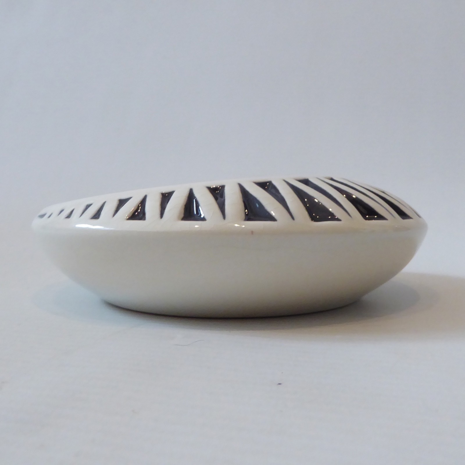 Hornsea Crescent 235 ashtray, black white maroon. 1960-1961 ceramic bowl vintage - Image 12