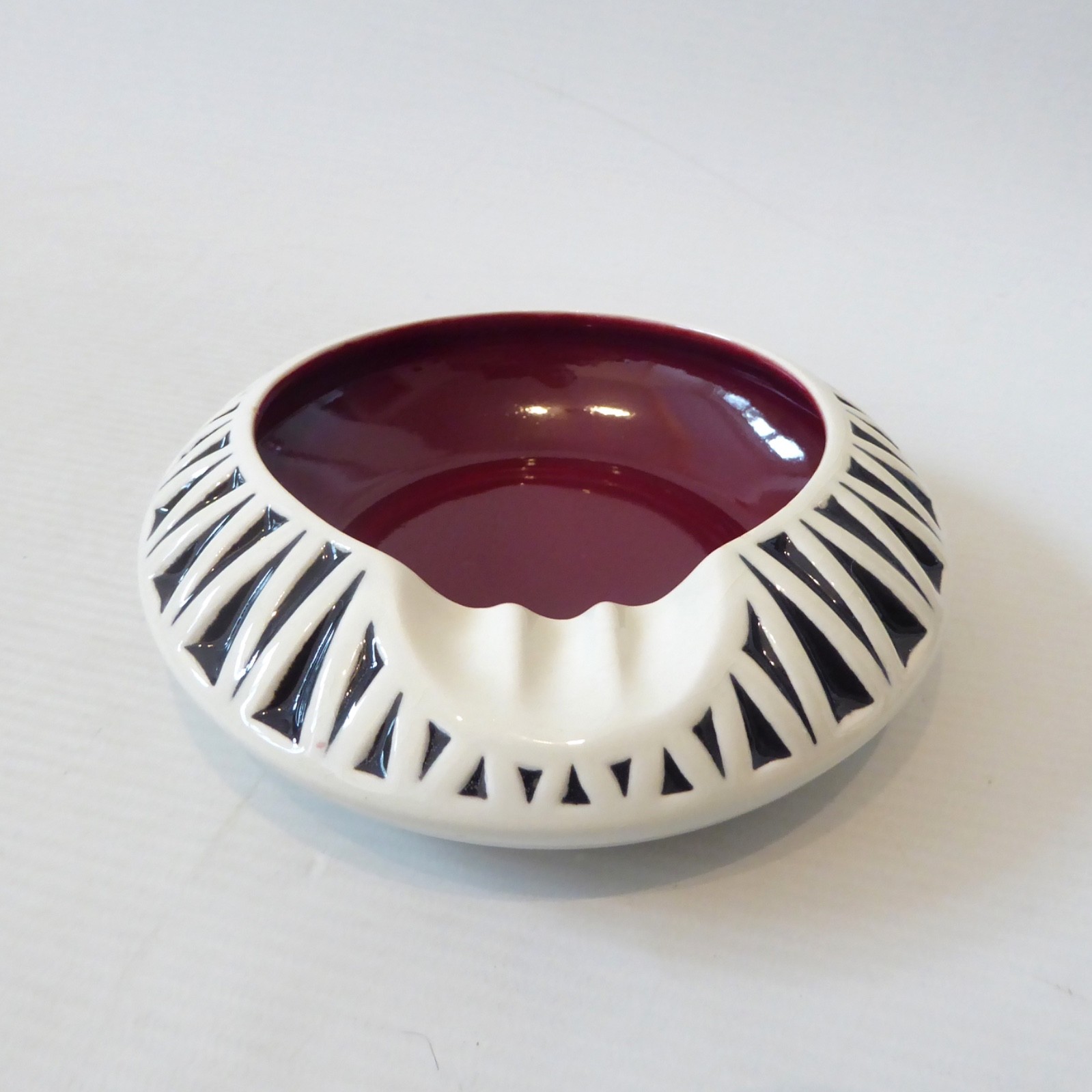 Hornsea Crescent 235 ashtray, black white maroon. 1960-1961 ceramic bowl vintage - Image 4