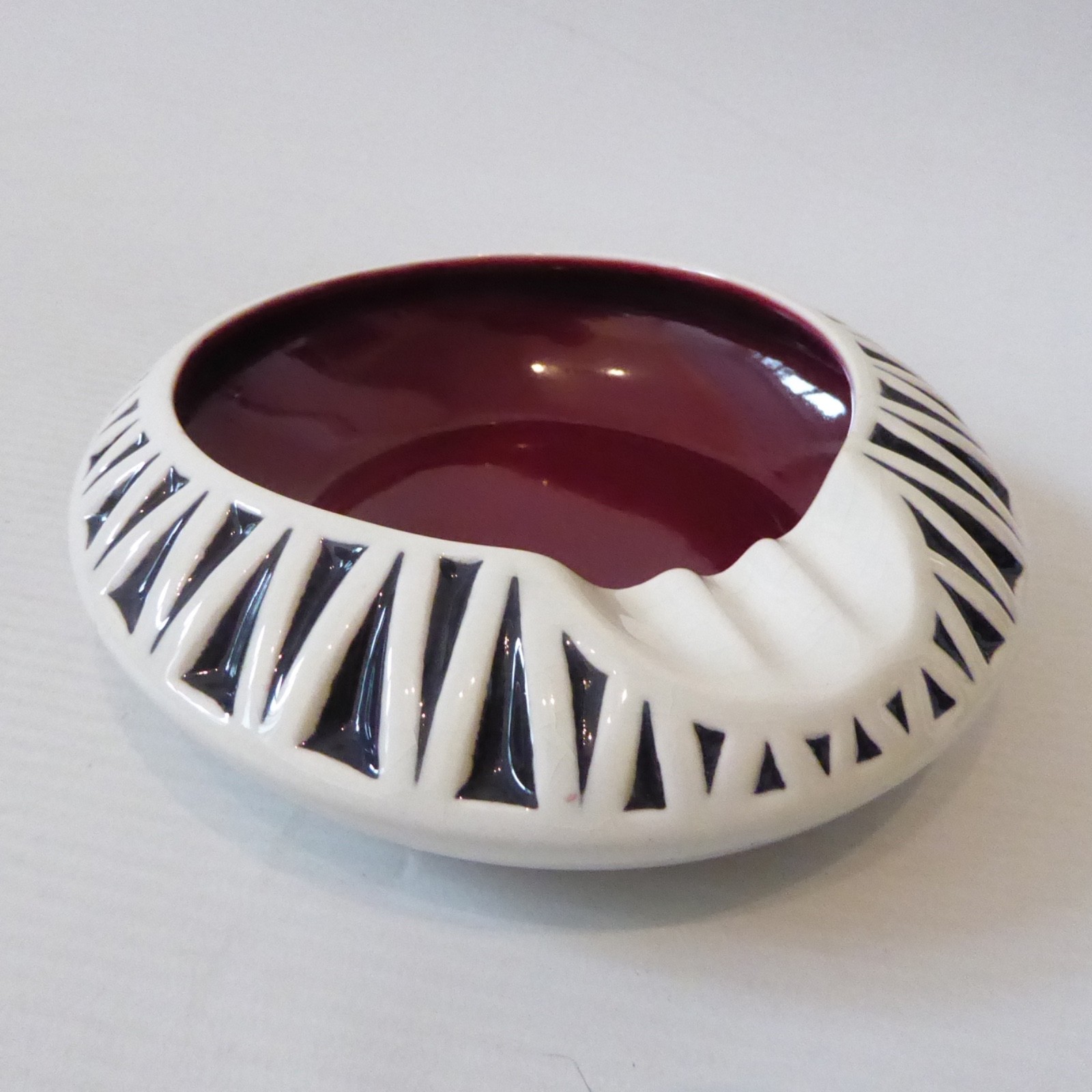 Hornsea Crescent 235 ashtray, black white maroon. 1960-1961 ceramic bowl vintage - Image 5
