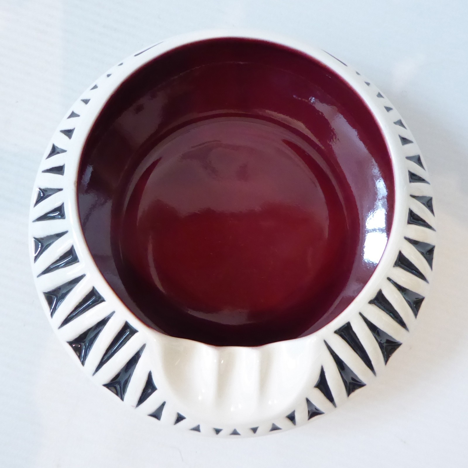 Hornsea Crescent 235 ashtray, black white maroon. 1960-1961 ceramic bowl vintage
