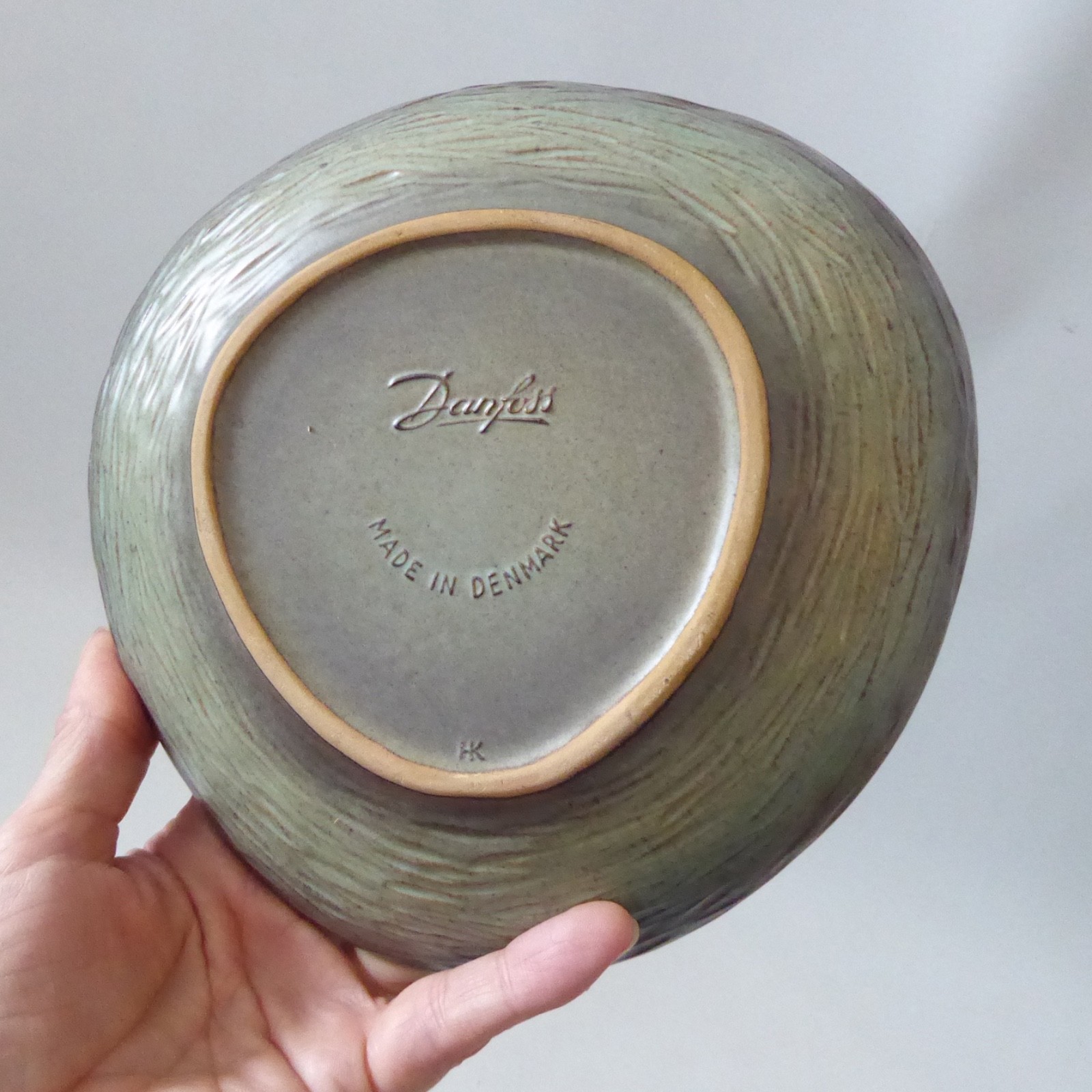 Humlebaek Keramik Denmark for Danfoss art pottery triangular pottery dish, HK - Image 8