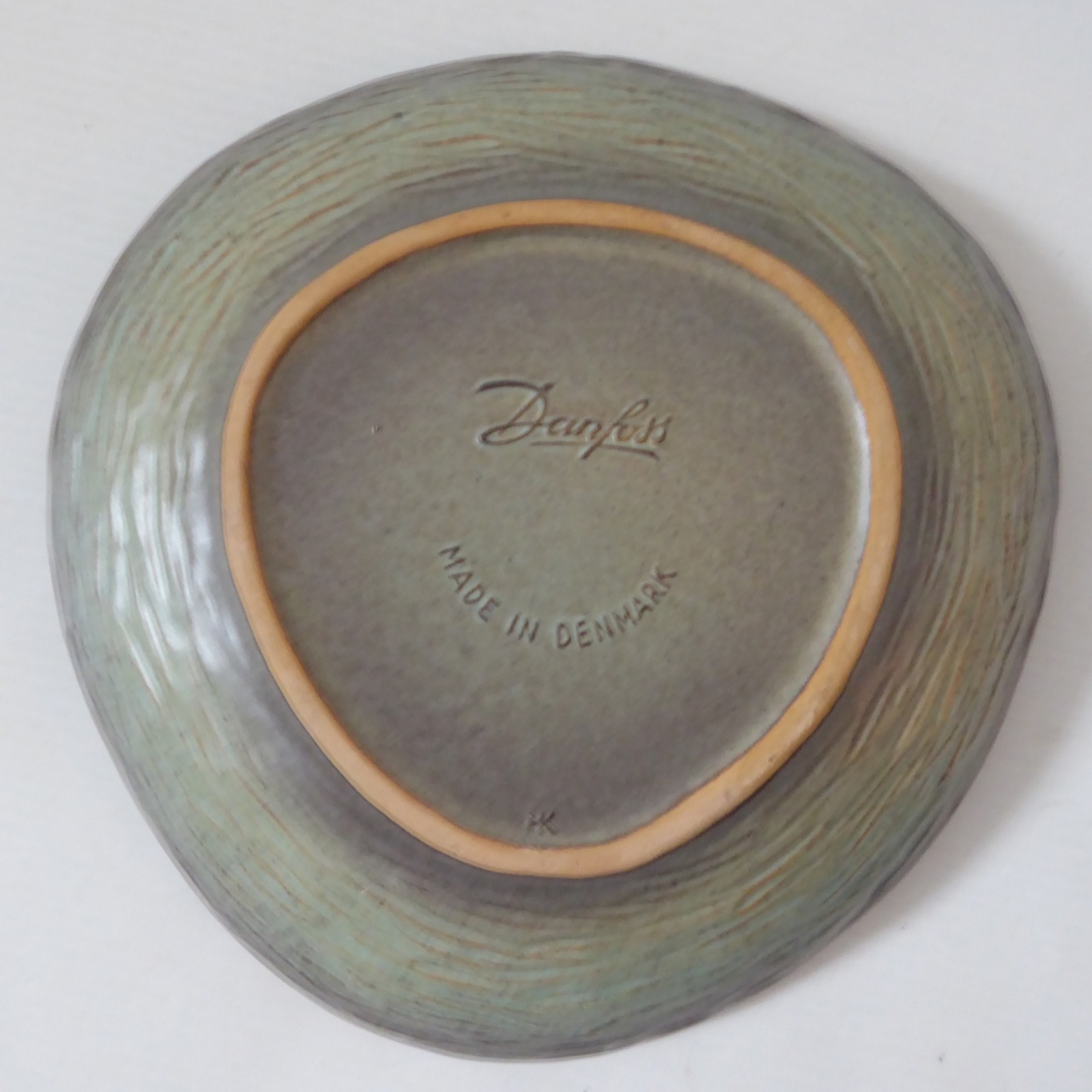 Humlebaek Keramik Denmark for Danfoss art pottery triangular pottery dish, HK - Image 9