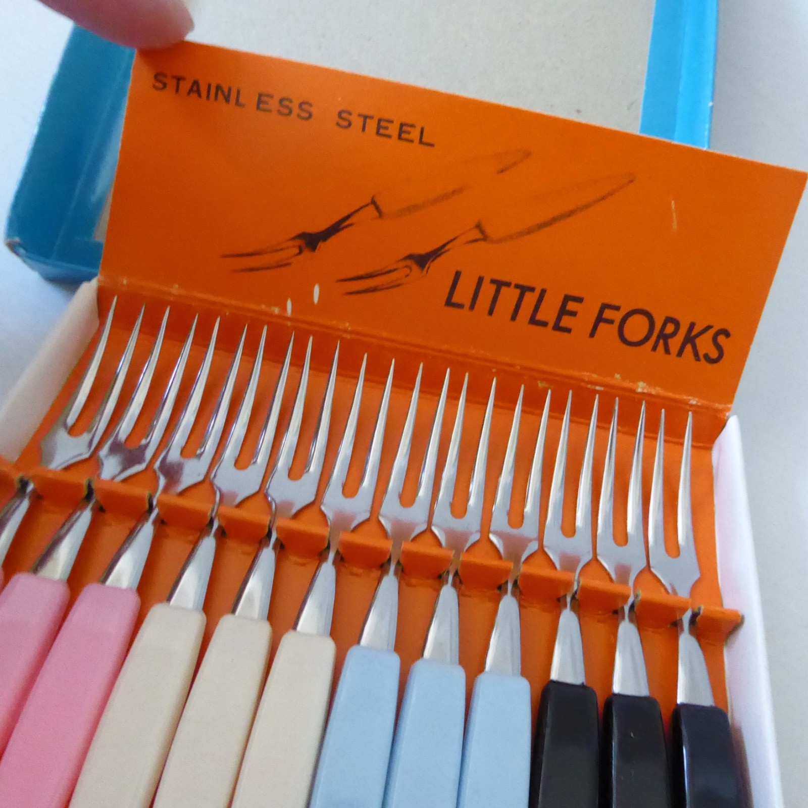 Little Forks 12 cocktail/snack/cake. Unused boxed. Vintage 1960s, retro. Dozen - Image 4