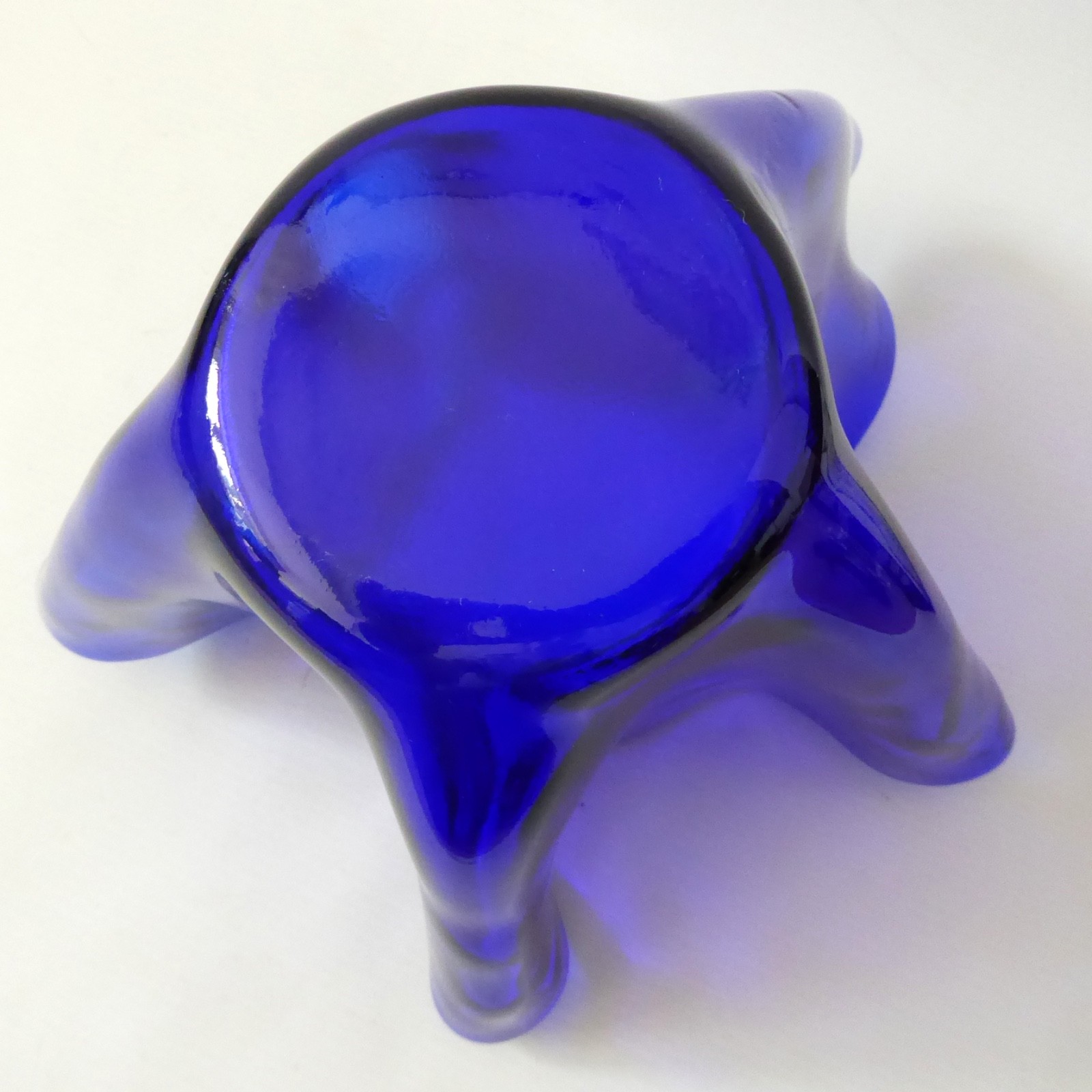 Magnor Norway vintage art glass handkerchief vase, Scandinavian 6" blue handmade - Image 12
