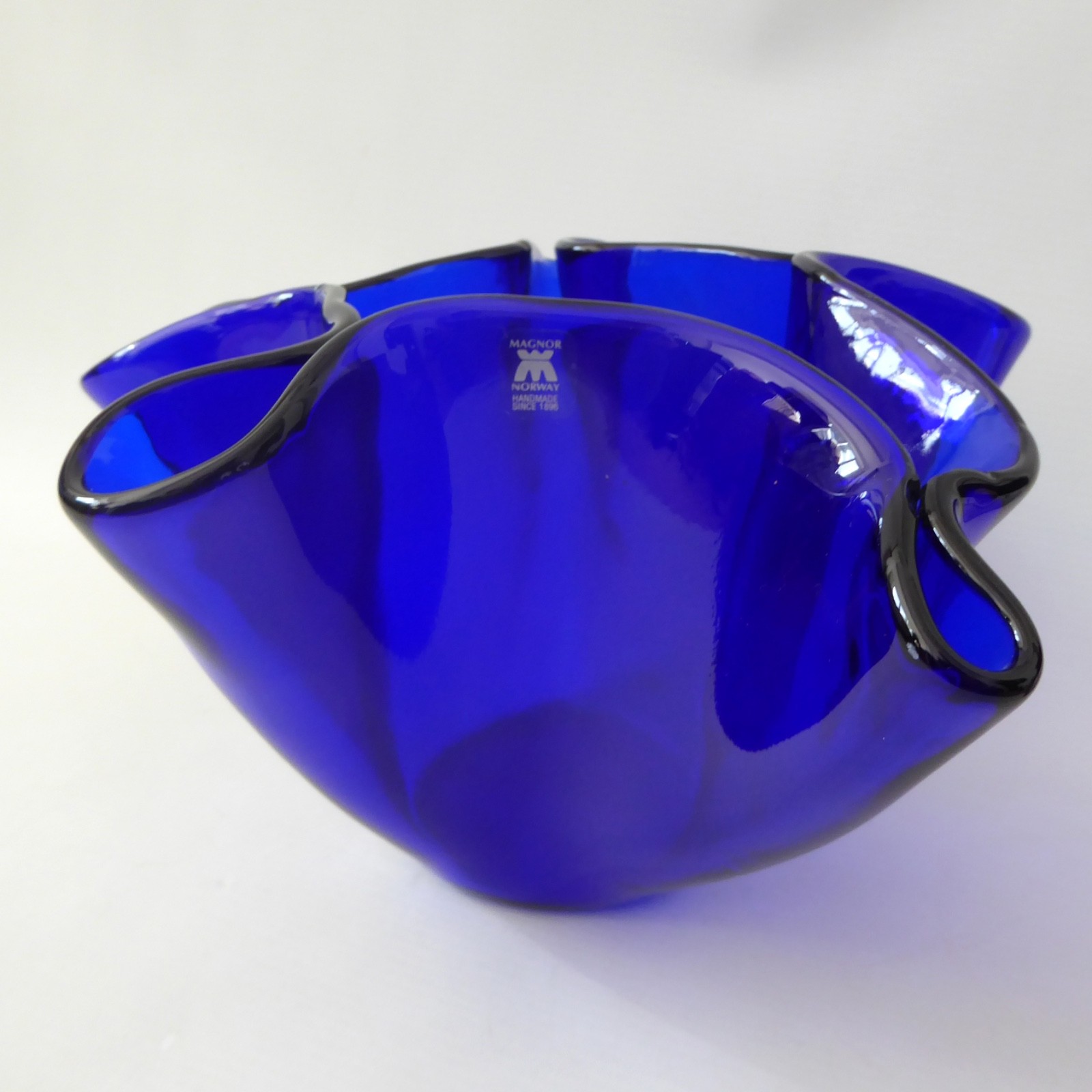 Magnor Norway vintage art glass handkerchief vase, Scandinavian 6" blue handmade - Image 3