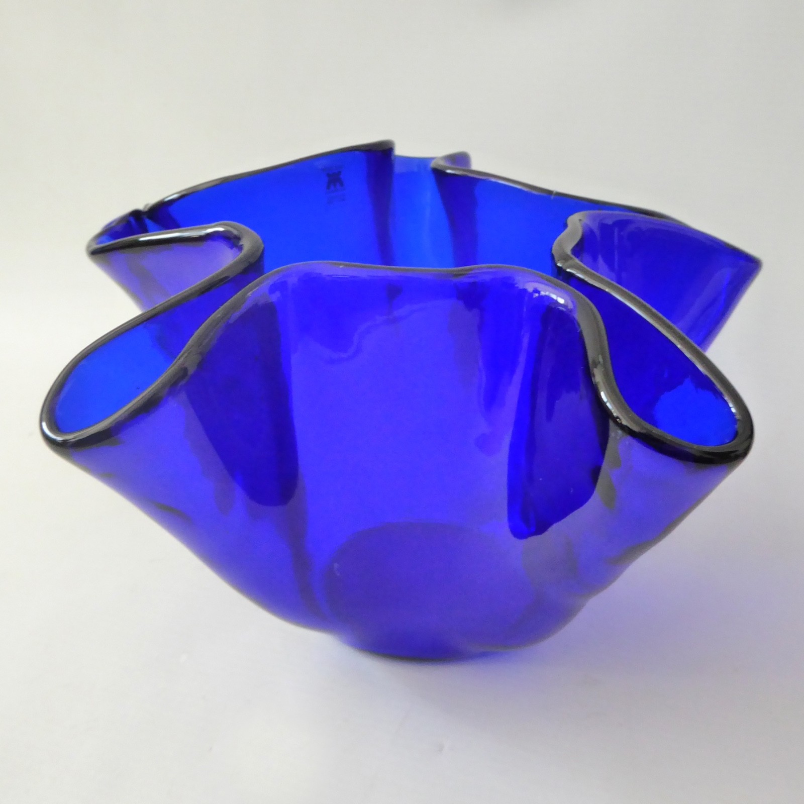 Magnor Norway vintage art glass handkerchief vase, Scandinavian 6" blue handmade - Image 7