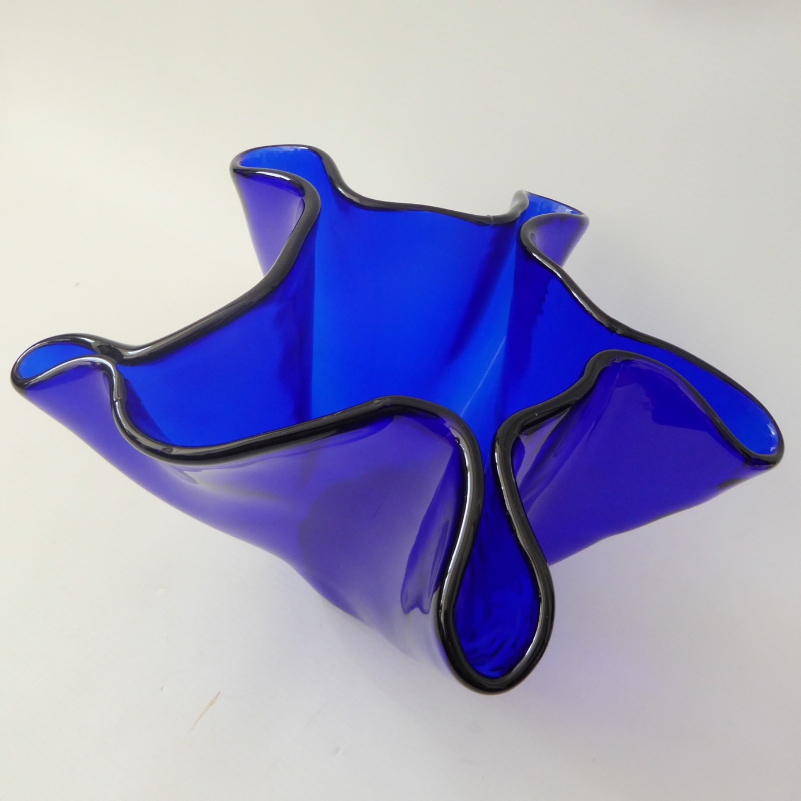 Magnor Norway vintage art glass handkerchief vase, Scandinavian 6" blue handmade - Image 8