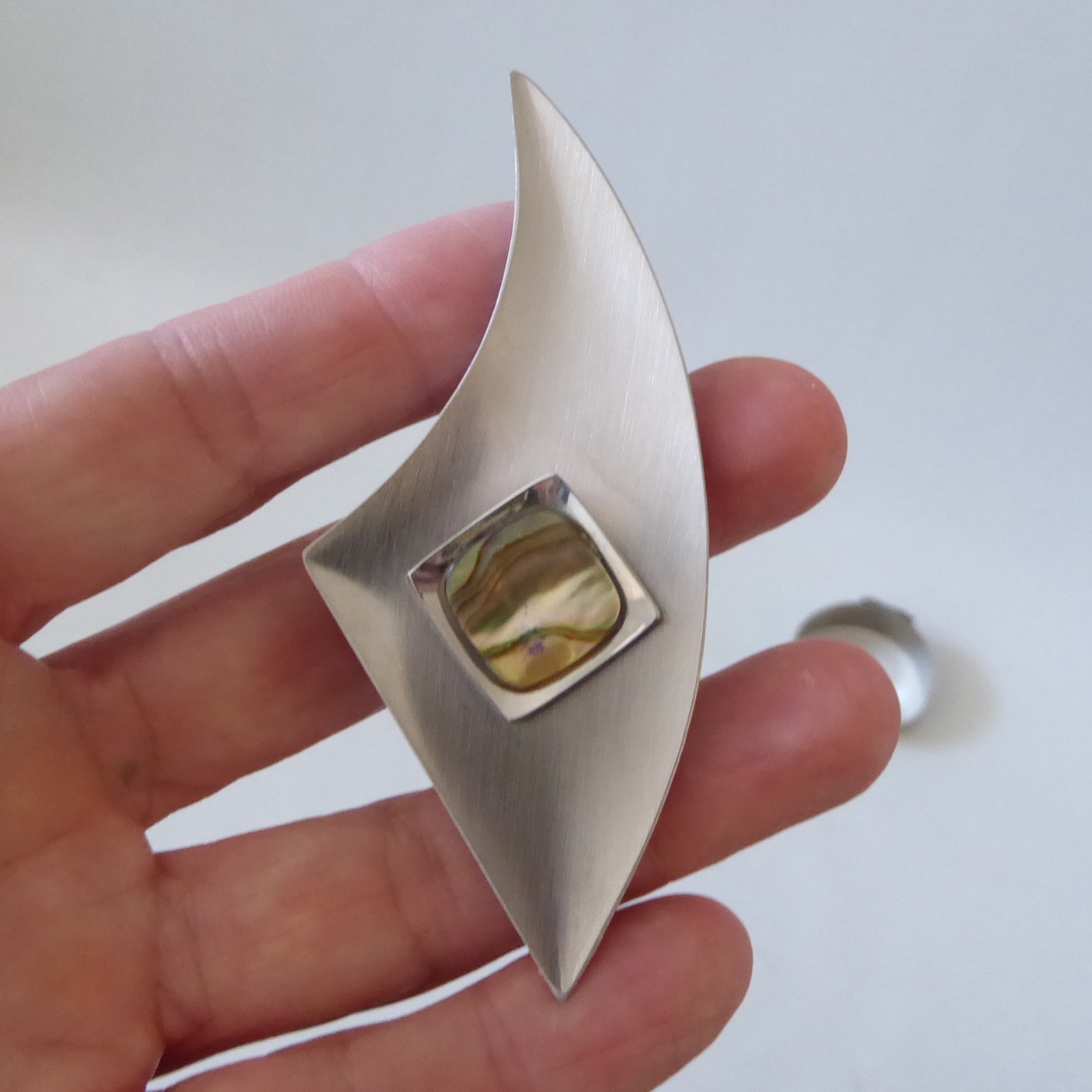 Modernist retro stainless steel & abalone vintage cuff bracelet bangle & brooch - Image 12