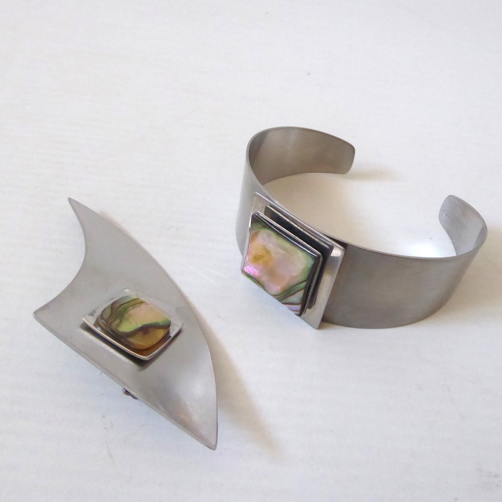 Modernist retro stainless steel & abalone vintage cuff bracelet bangle & brooch - Image 3