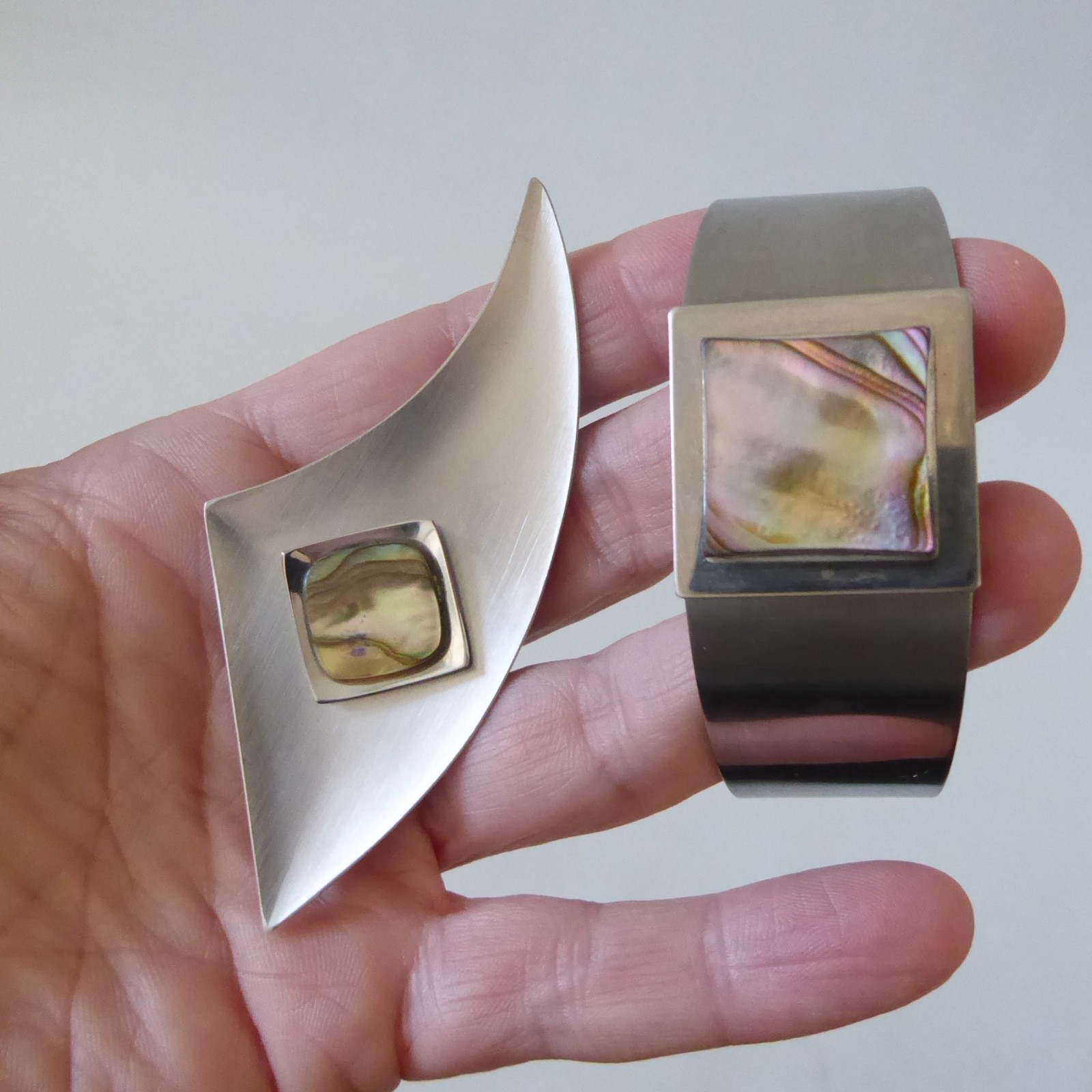 Modernist retro stainless steel & abalone vintage cuff bracelet bangle & brooch - Image 4