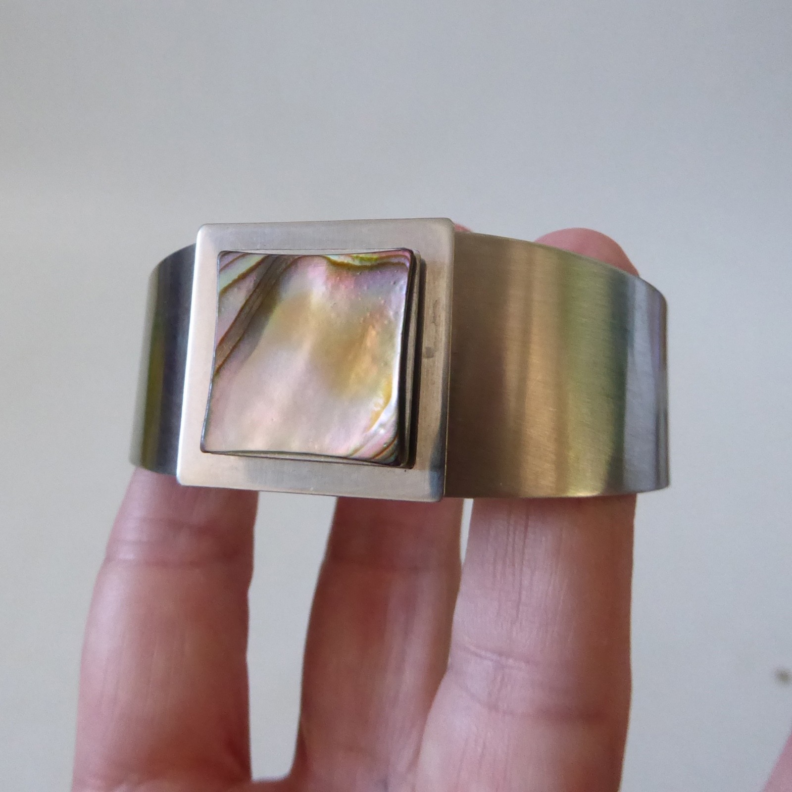 Modernist retro stainless steel & abalone vintage cuff bracelet bangle & brooch - Image 7