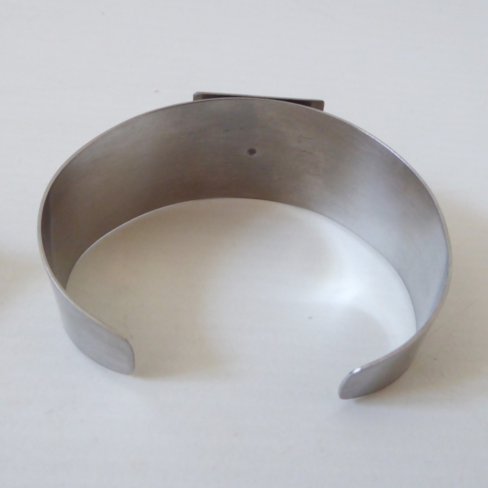 Modernist retro stainless steel & abalone vintage cuff bracelet bangle & brooch - Image 8
