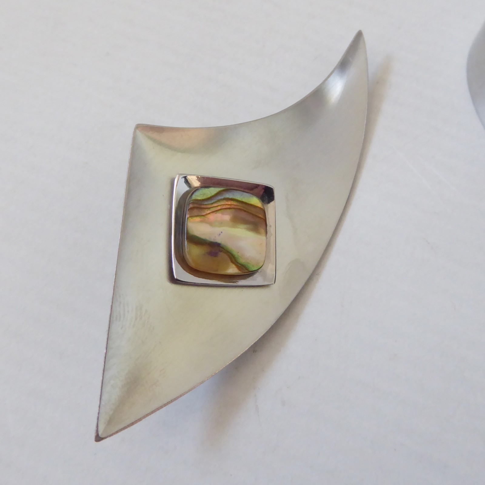 Modernist retro stainless steel & abalone vintage cuff bracelet bangle & brooch - Image 9
