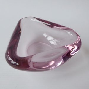 Pale mauve pink lilac vintage Murano art glass bowl dish ashtray, triangular tri
