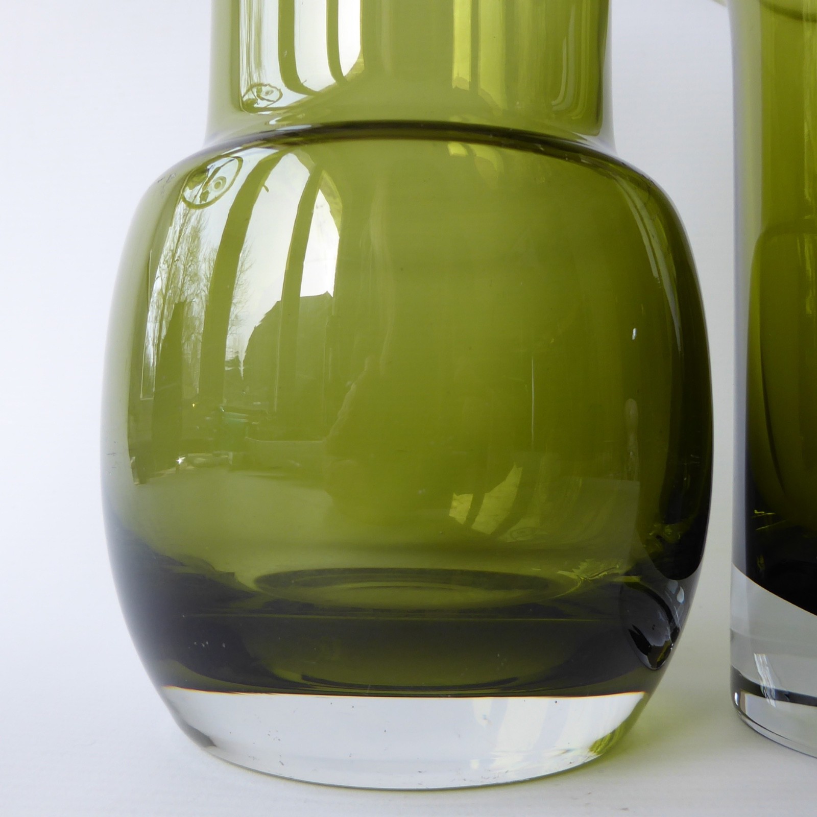 Riihimaki 1483 tall vintage art glass vase, olive green Finland Riihimaen Lasi - Image 5