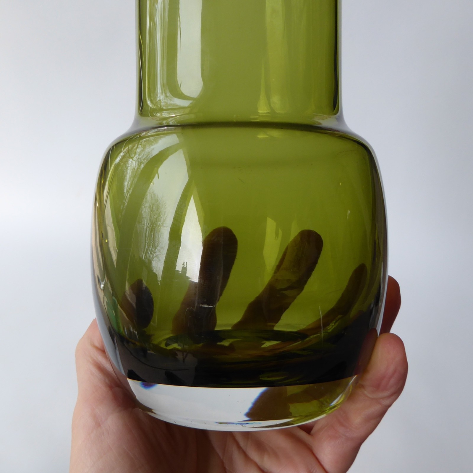 Riihimaki 1483 tall vintage art glass vase, olive green Finland Riihimaen Lasi - Image 9